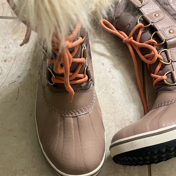 Sorel NWOB Women’s Tan Winter Boots – Size 8.5 - Picture 8 of 10
